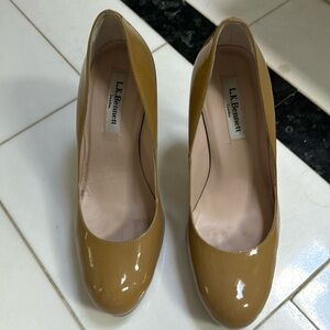L.K. Bennett London heel size 7.5 neutral tan